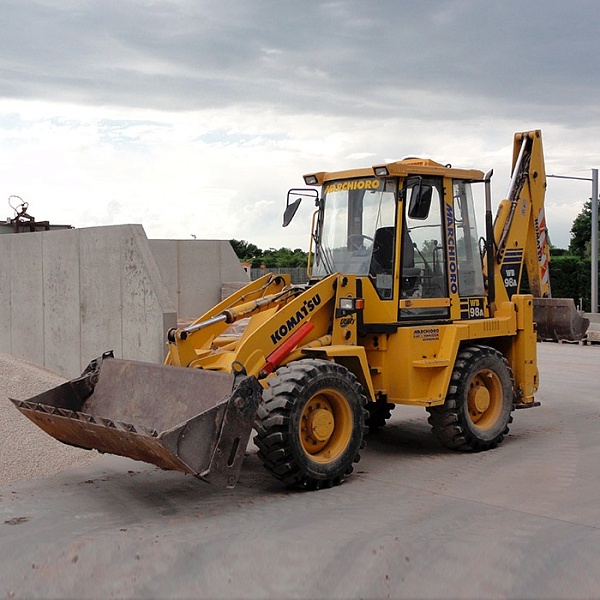 Экскаватор-погрузчик Komatsu WB98