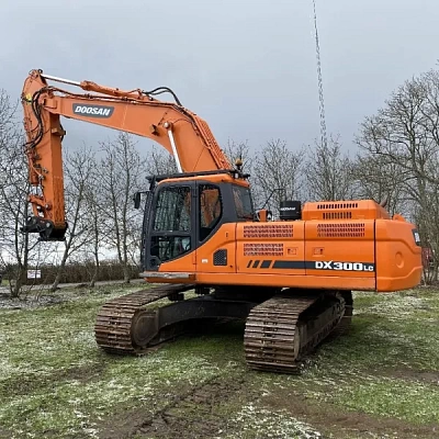 Длиннорукий экскаватор Doosan DX300